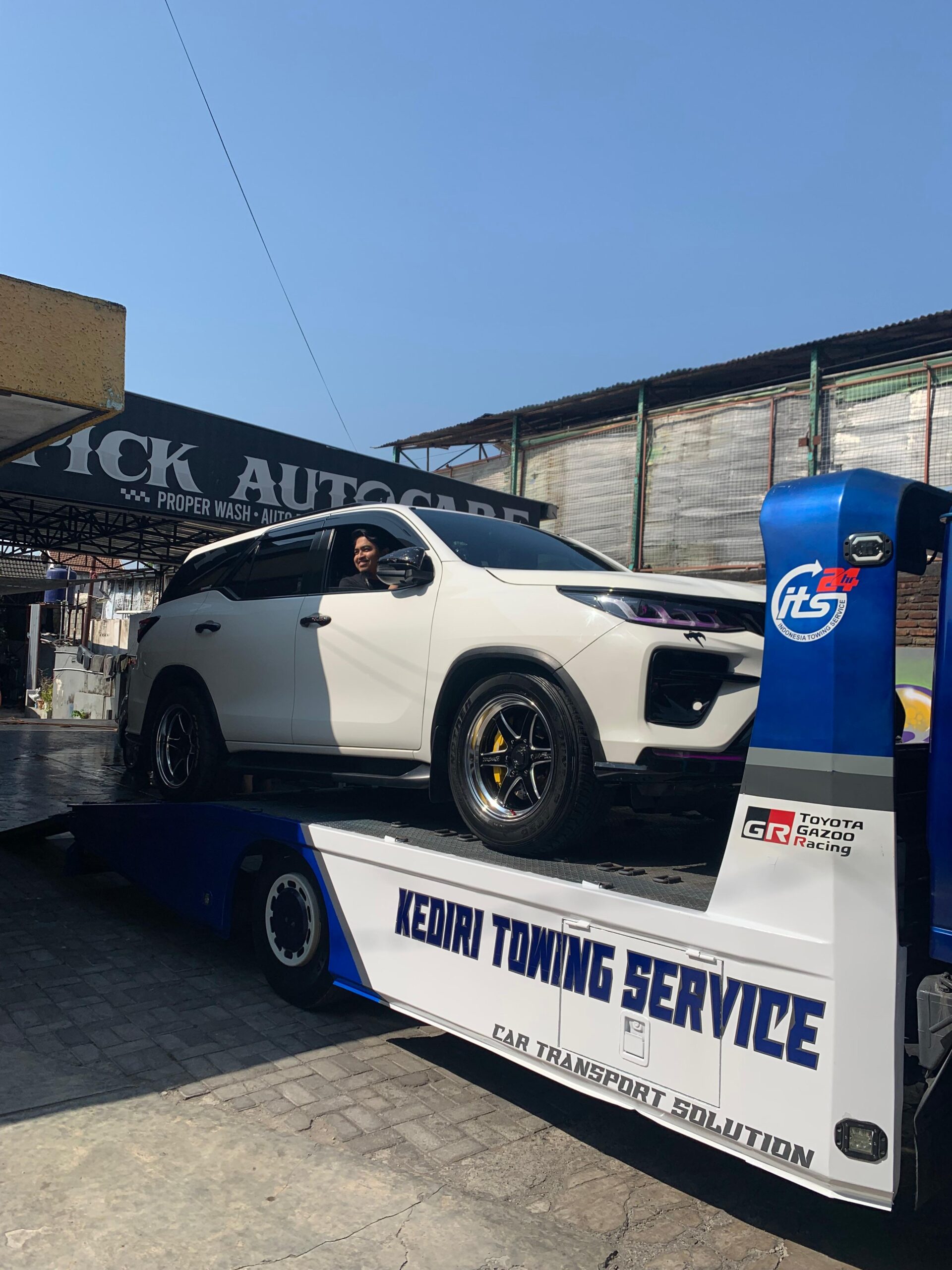 jasa towing mobil di kediri berpengalaman